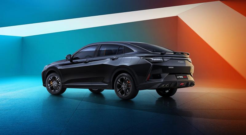 Aerodynamic streamline shape with large-size front air intake grille design.