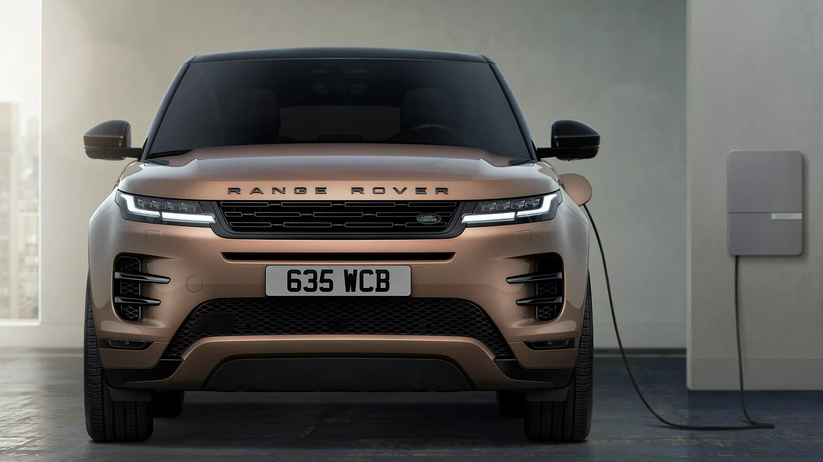 Range Rover Evoque plug-In electric hybrid (PHEV) offers the best of all worlds, with hybrid technology combining an 80kW electric motor and Ingenium petrol engine. Complete the average daily journey in EV mode only.