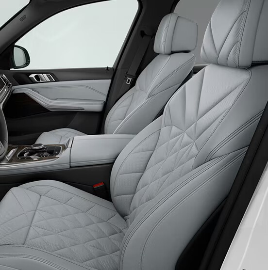 مع مقاعد رياضية ناعمة وفخمة من سنسافن، يمكنك الاستمتاع بأقصى درجات الراحة. صمم ملاذك المثالي بخيارات الألوان مثل كوجنك وسلفيرستون.