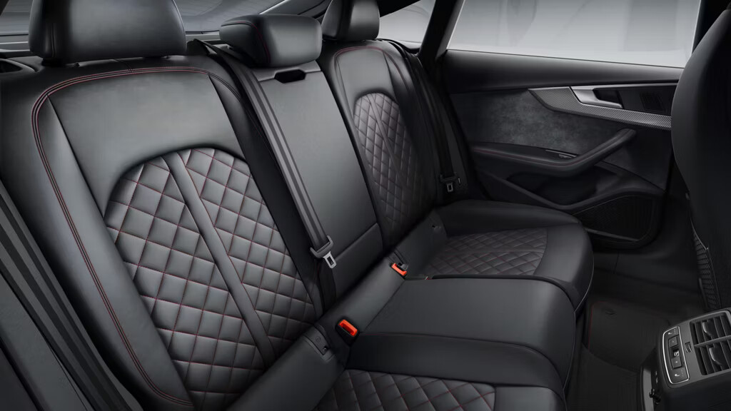 Expand your cargo options with the 40/20/40 split-folding rear seats. Fold all three seats down or arrange the seats as needed to make more room for almost anything you’re transporting.