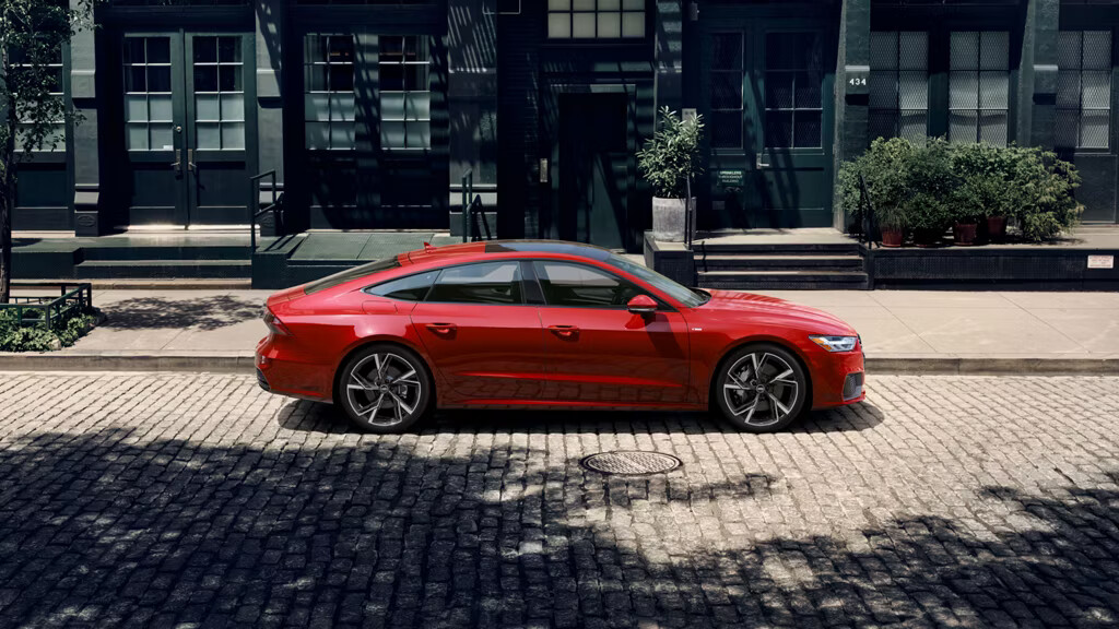 Available adaptive damper suspension, combined with the 21` 5-V-spoke trapezoidal design wheels in bi-color finish, offers an adjustable ride setting to tailor your driving experience between comfortable cruising and firm handling.