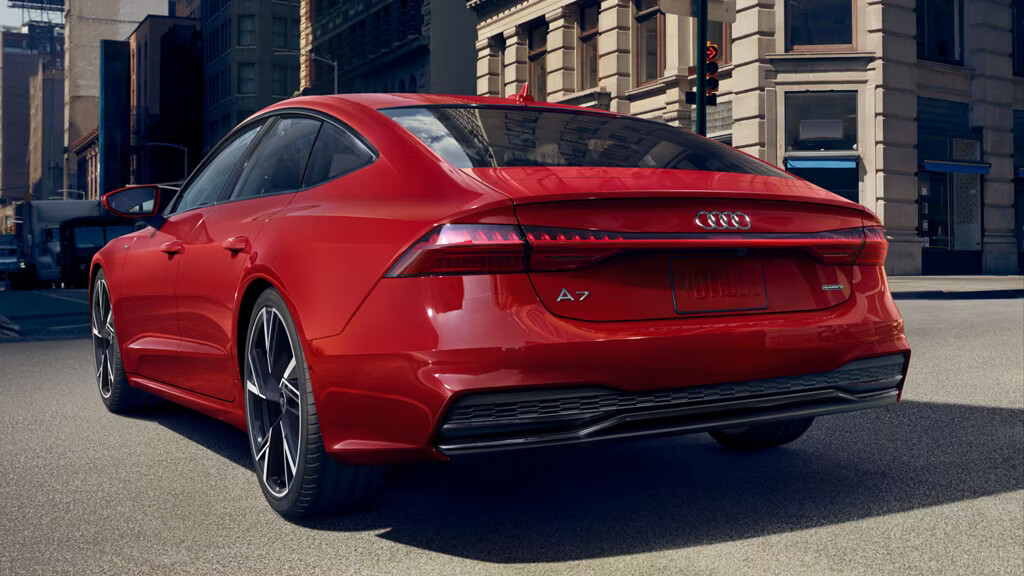The electric rear spoiler automatically activates at higher speeds to increase stability and accentuate the rear design lines of the Audi A7.