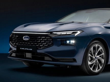Talk about turning heads. The Ford TAURUS truly makes an entrance like never before with newly designed, striking head lamps with LED daytime running lights.