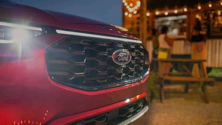 The available LED light bar adds distinctive, instantly recognizable style.
