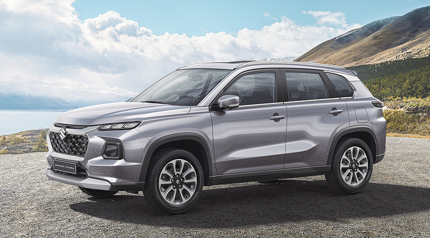 The robust yet sophisticated design complements your courageous attitude. Its expressive SUV design makes it stand out. Explore the unknown by imposing your presence everywhere you go.