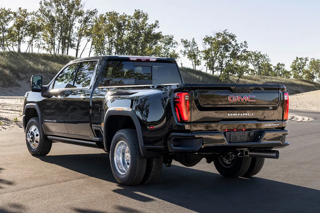 The powerfully innovative available MultiPro™ Tailgate combines six convenient functions that help improve loading, unloading and accessing the cargo bed to make light work of almost any job.