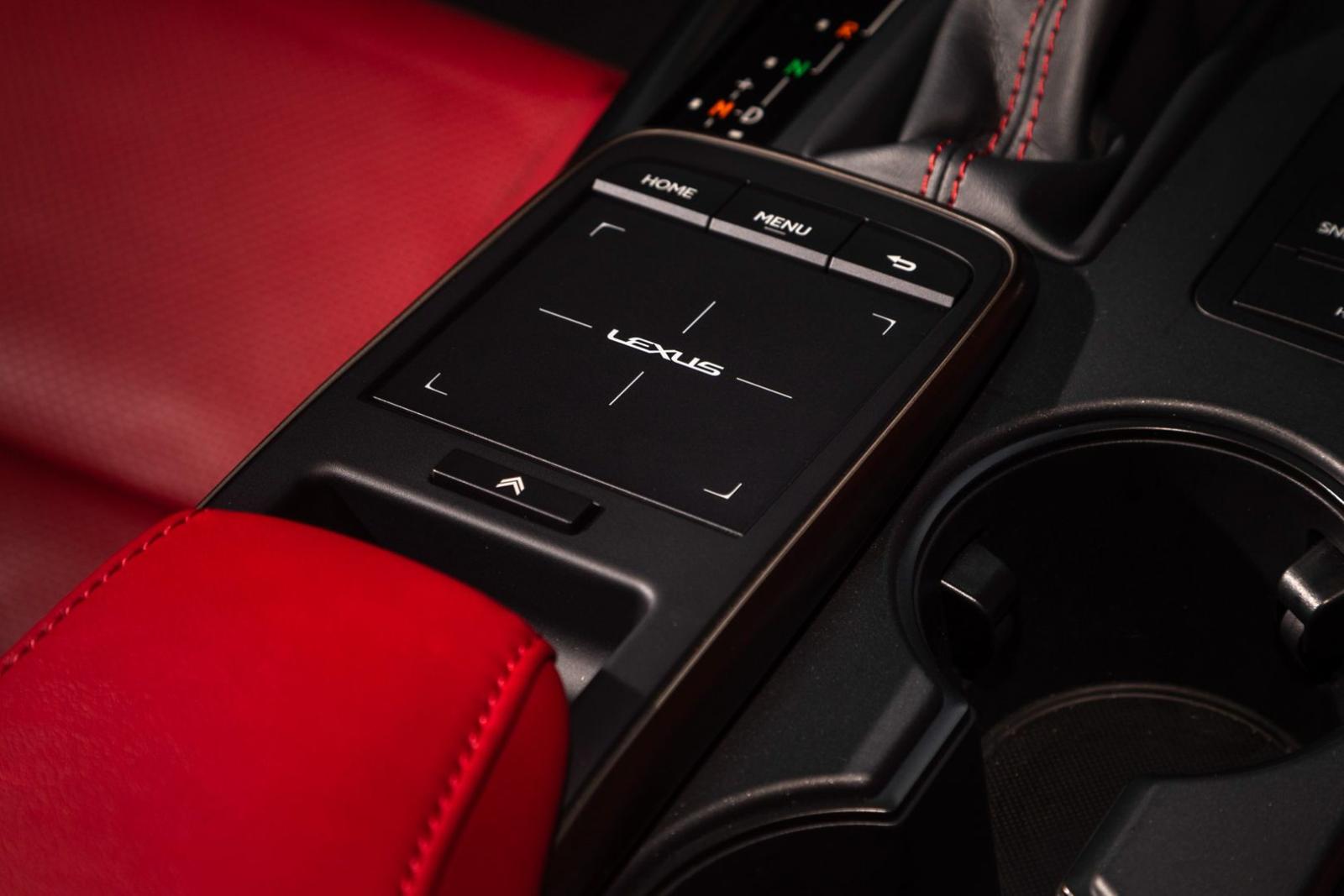 Navigate effortlessly through the screen, accessing maps, media, and much more.