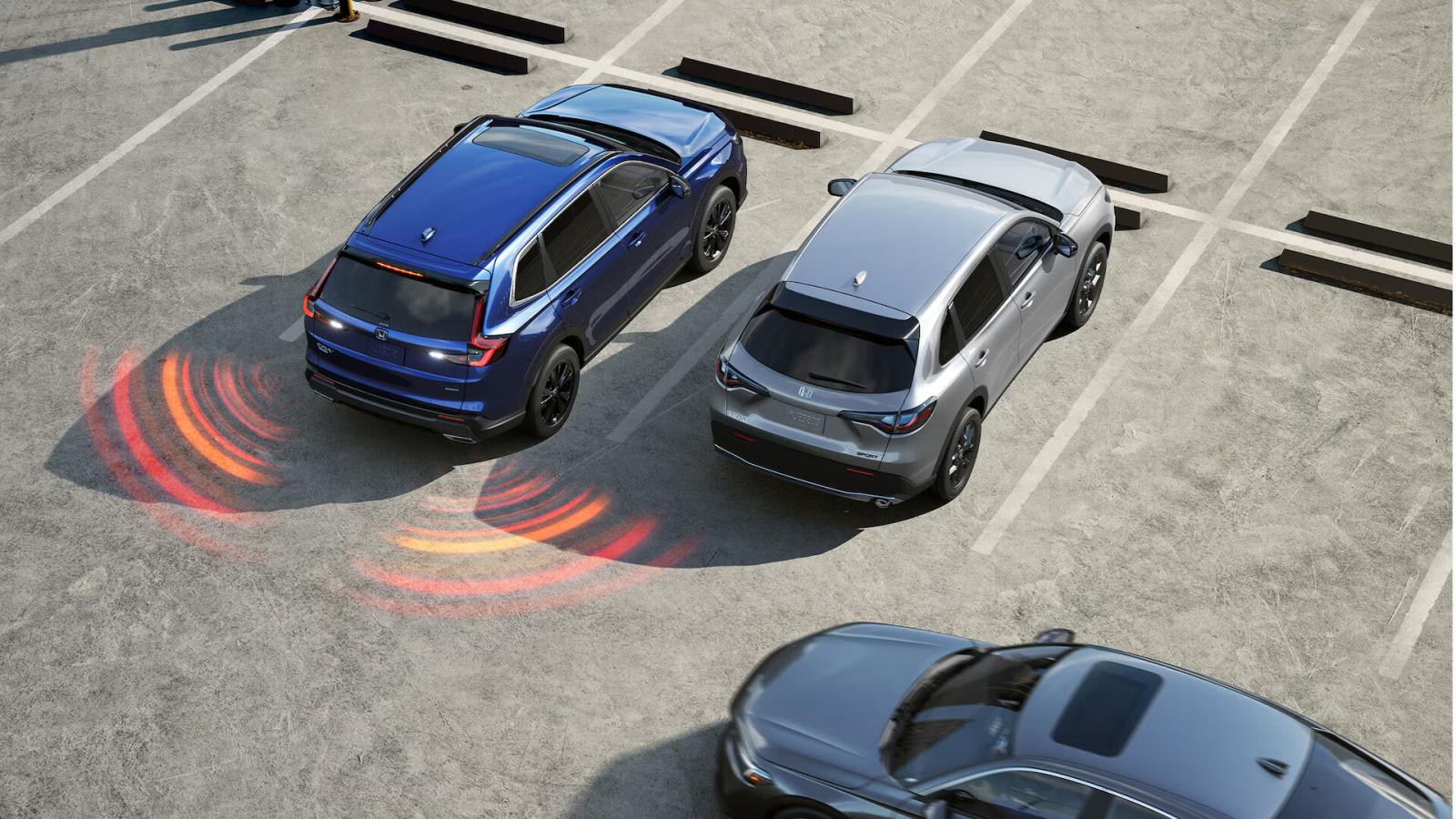 يمكن أن ينبهك جهاز مراقبة حركة المرور المتقاطعة إلى المركبات المقتربة التي تم اكتشافها أثناء الرجوع للخلف.