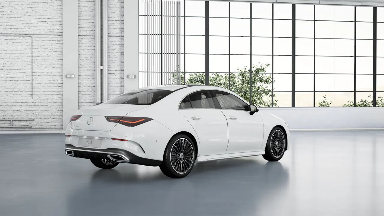 سواءً كانت مفتوحة أو مغلقة، يمنحك سقف السيارة البانورامي المنزلق شعورًا رائعًا بالحرية وأجواءً مشرقة ومريحة داخل السيارة. وعند النظر إليه من الخارج، يُضفي السقف المنزلق الكبير انطباعًا بصريًا فريدًا، إذ يُضفي على التصميم الخارجي لمسةً من الخفّة والتميّز.