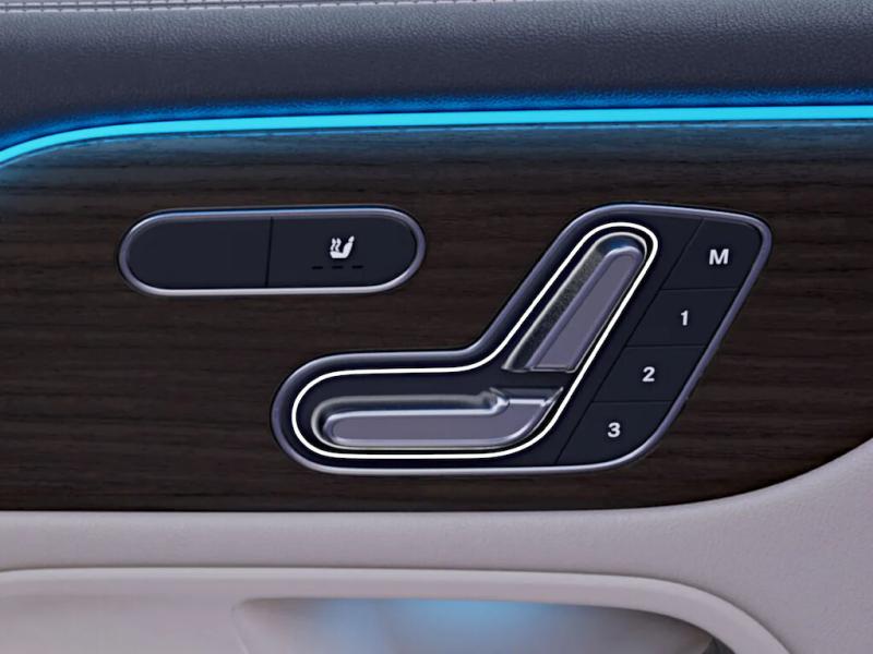 Remember: the seating comfort in your EQB. With the electrically adjustable seats with memory function, you can save and conveniently select up to three different seat positions. This function is particularly practical if drivers and therefore seat settings change frequently.