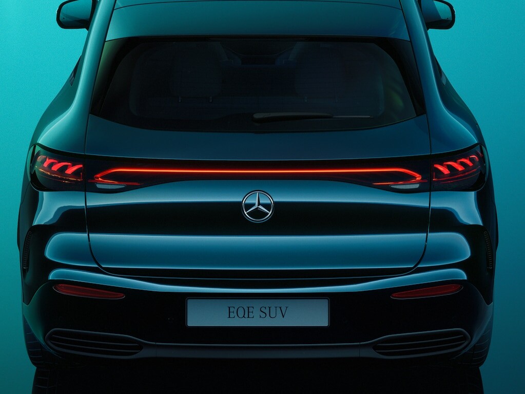 Elegant finish: the rear lamp elements in a 3D helix shape and the light band add to the unmistakable EQ light signature.