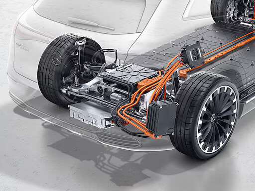 4MATIC all-wheel drive ensures dynamic driving pleasure and superior handling characteristics even on unpaved surfaces. The system improves traction and driving stability - for extra safety even in wet, snowy and icy conditions.