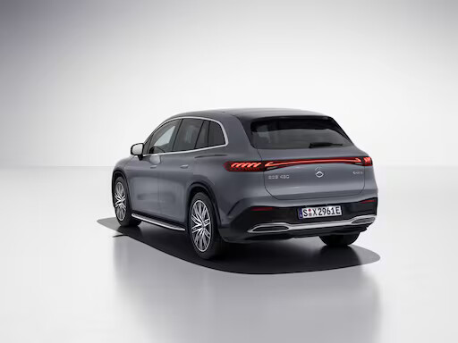 The fully variable 4MATIC all-wheel drive can distribute the torque continuously between the front and rear axles depending on the driving situation. The Torque Shift function automatically ensures that the torque is continuously distributed between the two electric motors as required and with optimized efficiency.