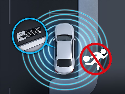 GUARD 360° Vehicle Protection provides all-round monitoring of the vehicle`s surroundings - for example, with the extended anti-theft alarm system and tow-away protection. Movements in the interior trigger visual and audio warnings. The collision detection function of Mercedes me informs you via the app.