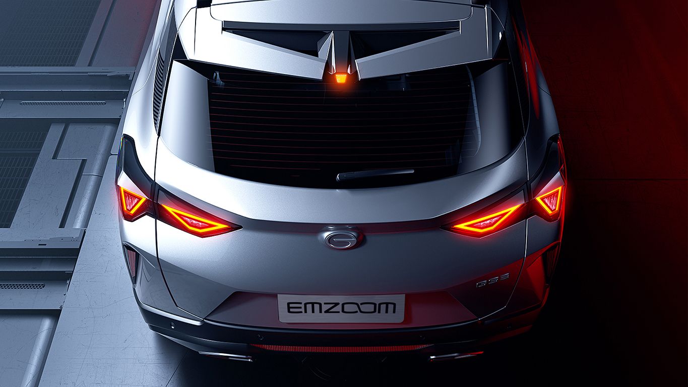 Its striking exterior with its geometric lines gives the car a sporty yet strong character and an overall fluidity of appearance.