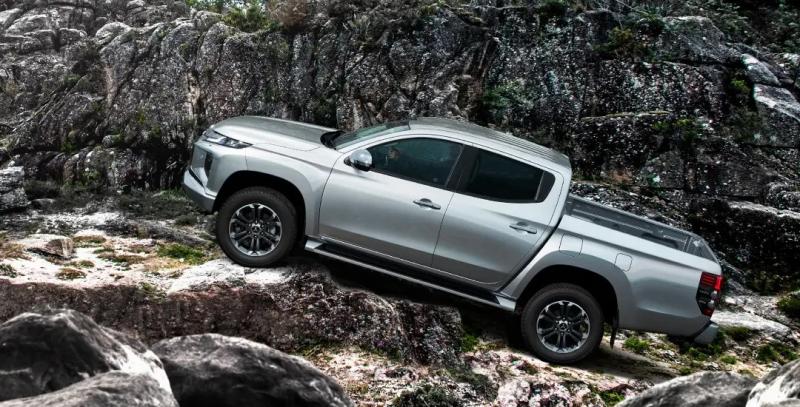 Setting: 4LLc
4WD Low Range with Center Differential Lock
This setting allows for better cornering power and maximum traction on all terrains.